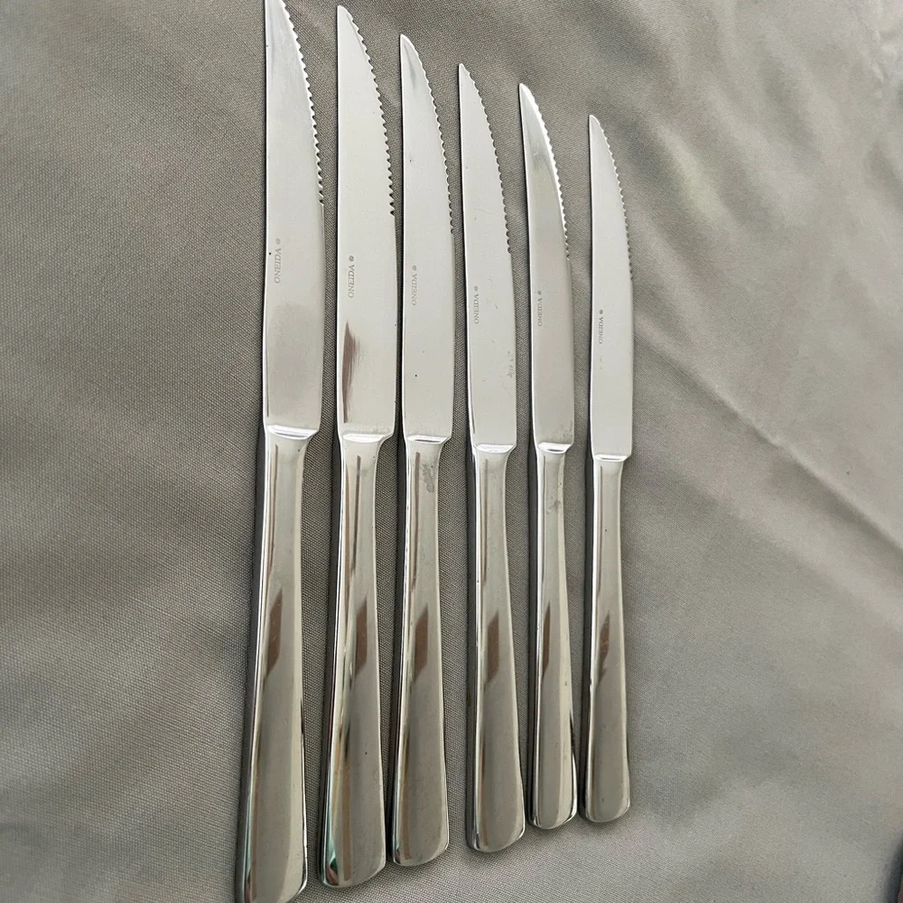 Oneida Dinner Knives (6) with Serrated Edge - Replacement - China AA -15